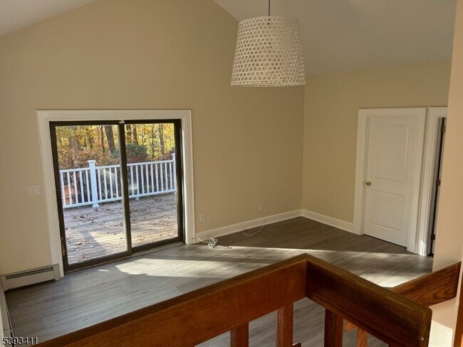 Foto del edificio - 102 Drakestown Rd