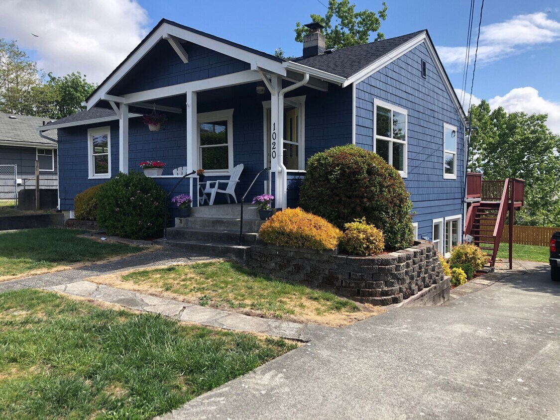 Primary Photo - 1020 Chester Ave