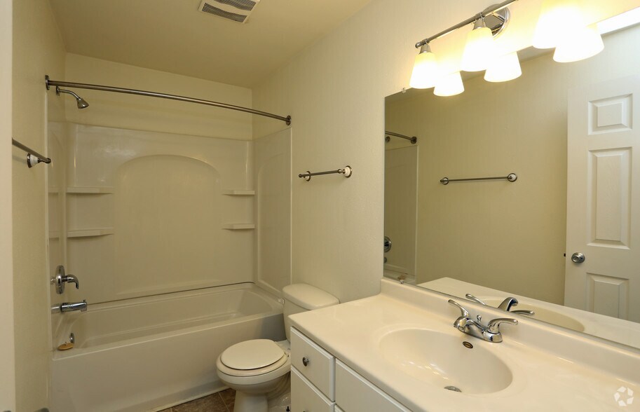 Bathroom Fixtures Janesville Wi village green east rentals - janesville, wi | apartments Bathroom Fixtures Janesville Wi village green east rentals - janesville, wi | apartments