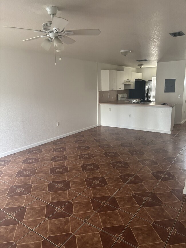 Foto del edificio - 163 Ivy Ln