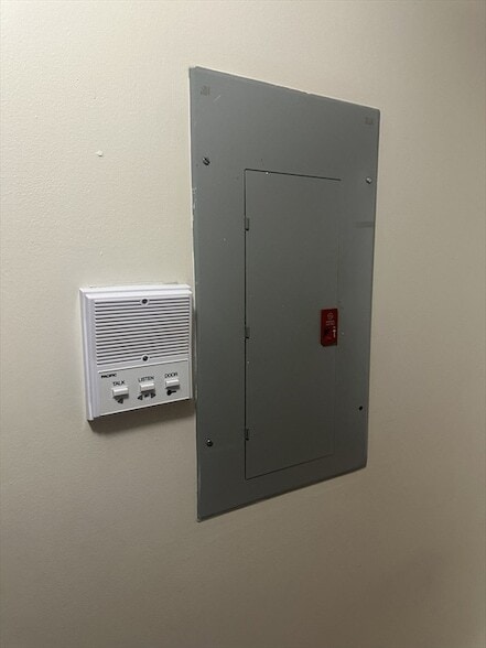 Building Photo - 5 Bank St