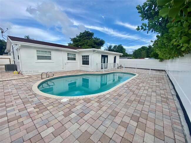 Building Photo - 3024 N 73rd Ter
