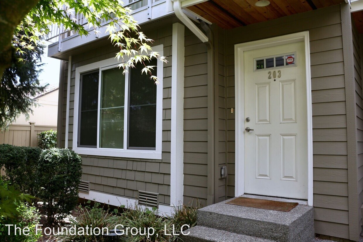 Primary Photo - 12545 Roosevelt Way NE