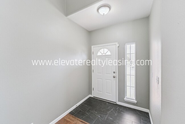 Building Photo - 1504 N Willow Ave