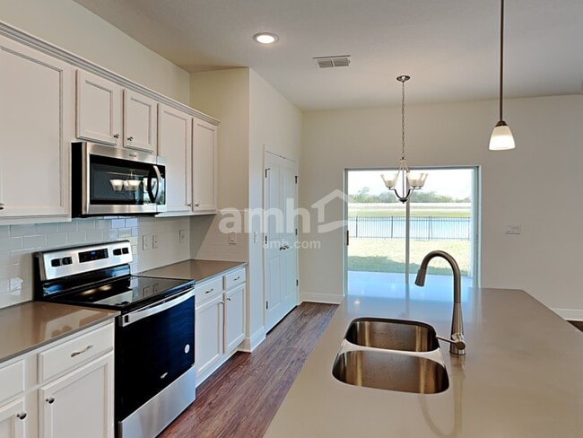 Building Photo - 1168 Sky Lks Dr