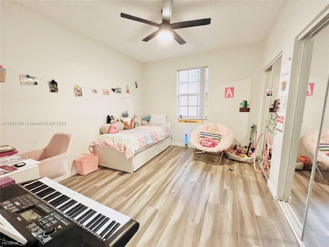 Building Photo - 4 br, 2.5 bath House - 1315 Presidio Dr # ...
