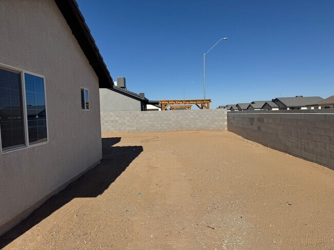 Foto del edificio - Enjoy the Savings with the included Solar ...