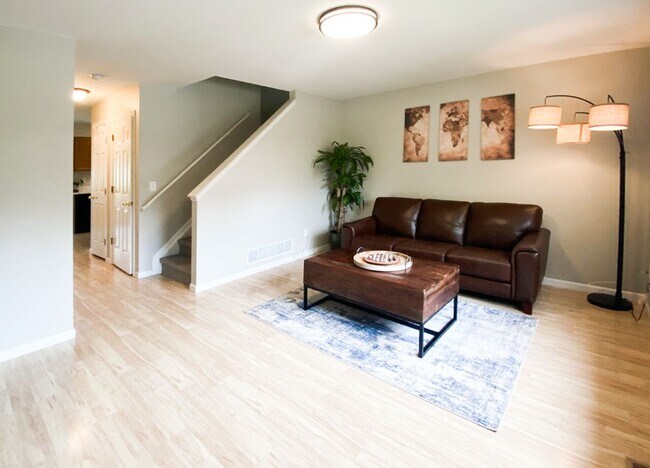 Foto del edificio - Cozy Town Home with Private Back Patio in ...