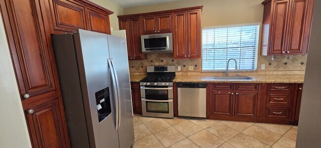 Foto del edificio - 1323 Falling Leaf Ln
