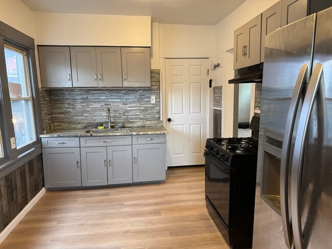 Foto del edificio - 12509 Maple Ave