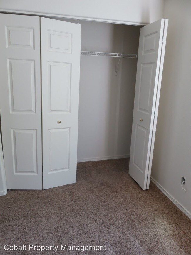 Building Photo - 403 NE Dekalb Ave