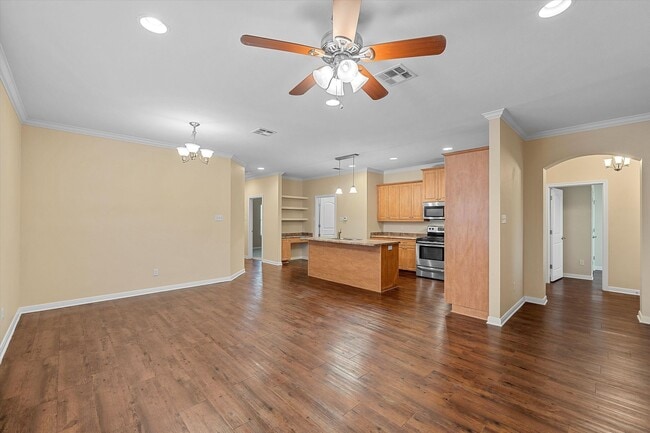 Building Photo - AVAILABLE NOW! Beautiful 3 bedroom townhome located in Waco!