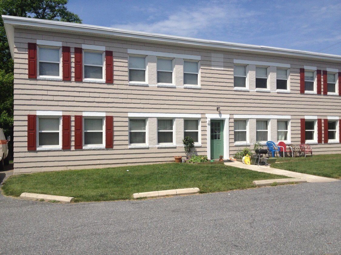 Primary Photo - 2 Milbert Ct