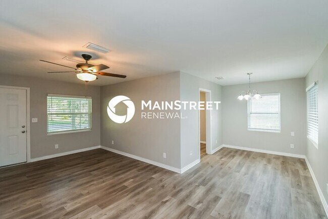 Building Photo - 3 Bedroom Pet-Friendly Home in JACKSONVILLE, FL with Main Street Renewal