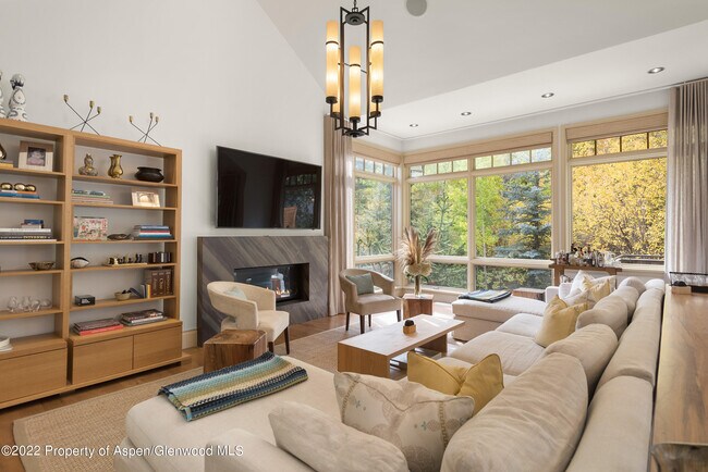 Foto del edificio - 509 W Hopkins Ave