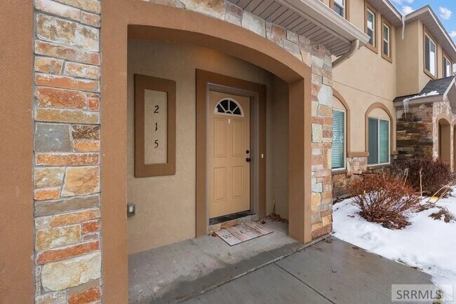 Foto del edificio - Beautiful 3-Bed, 2.5-Bath Rock Creek Townhome with Attached 2-Car Garage