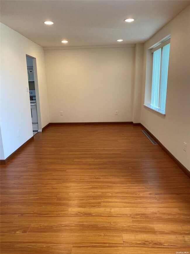 1 Ipswich Ave Unit 224, Great Neck, NY 11021 Apartment for Rent in