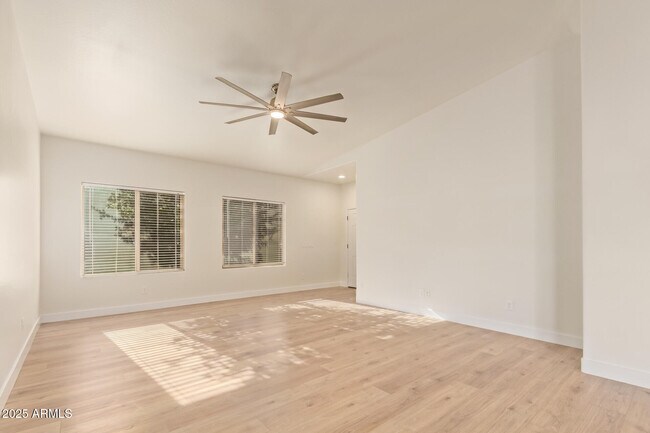 Foto del edificio - 2669 E Bellerive Dr