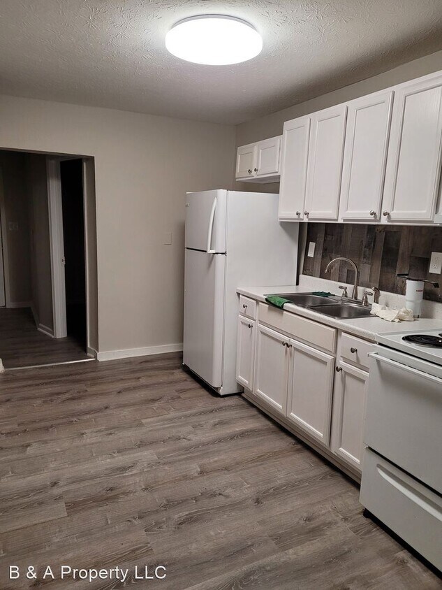 Primary Photo - 2 br, 1 bath House - 122 E. Cecil St.