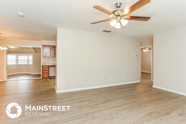 Foto del edificio - 7948 Austin Rd