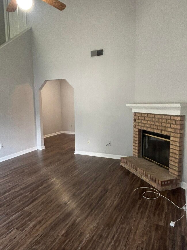 Building Photo - 2901 Richview Park Cir S