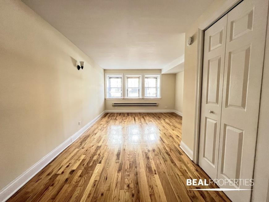 Foto principal - 0 bedroom in CHICAGO IL 60610