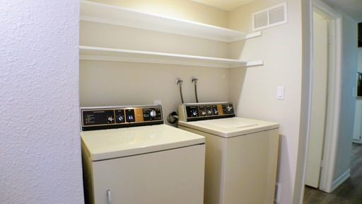 Building Photo - 3707 Country Club Dr