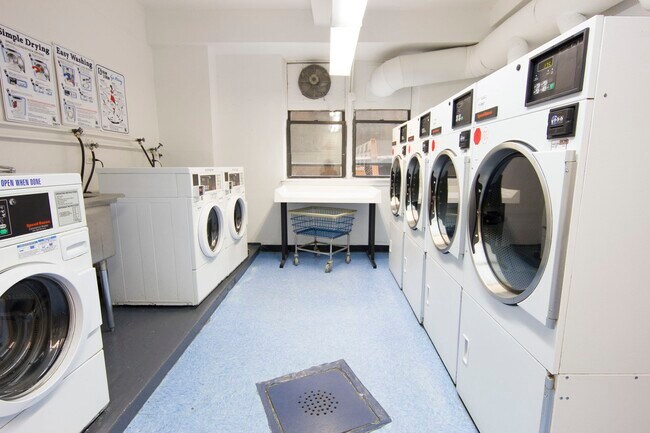 Foto del edificio - 31-35-35 Crescent St