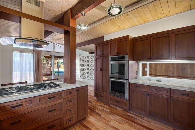 Building Photo - Beautiful 3 bed 3 bath 2 story home in Bel...