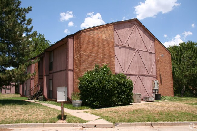 Building Photo - 905 S Main St