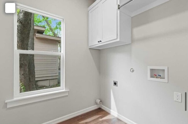 Building Photo - 423 S Wyandotte Ave