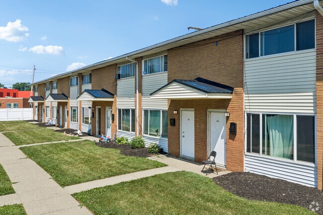 Foto del edificio - 601-605 Abbe Rd - OPEN HOUSE THURS AND SAT!