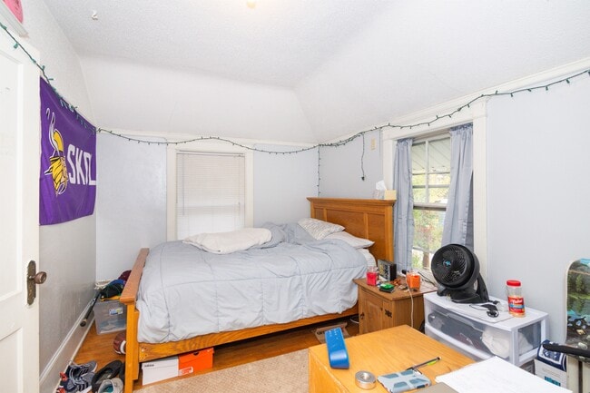 Building Photo - 512 N 19th Ave E