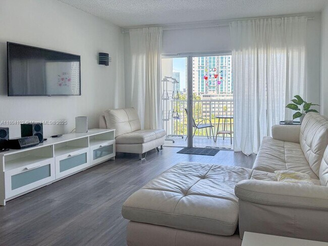 Foto del edificio - 300 Bayview Dr