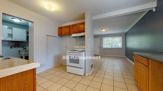 Foto del edificio - 29332 Utica Rd