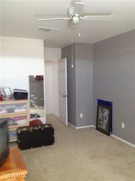 Building Photo - 303 Luna Vista Dr