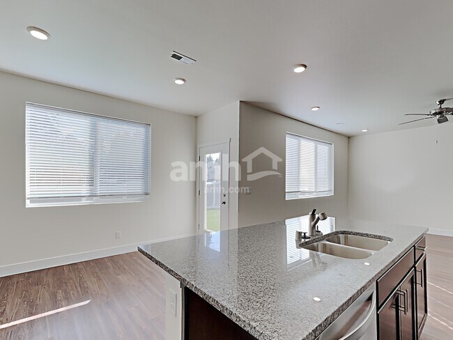 Foto del edificio - 8110 125th St E