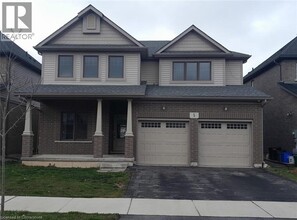 Building Photo - 5 Darling Ave