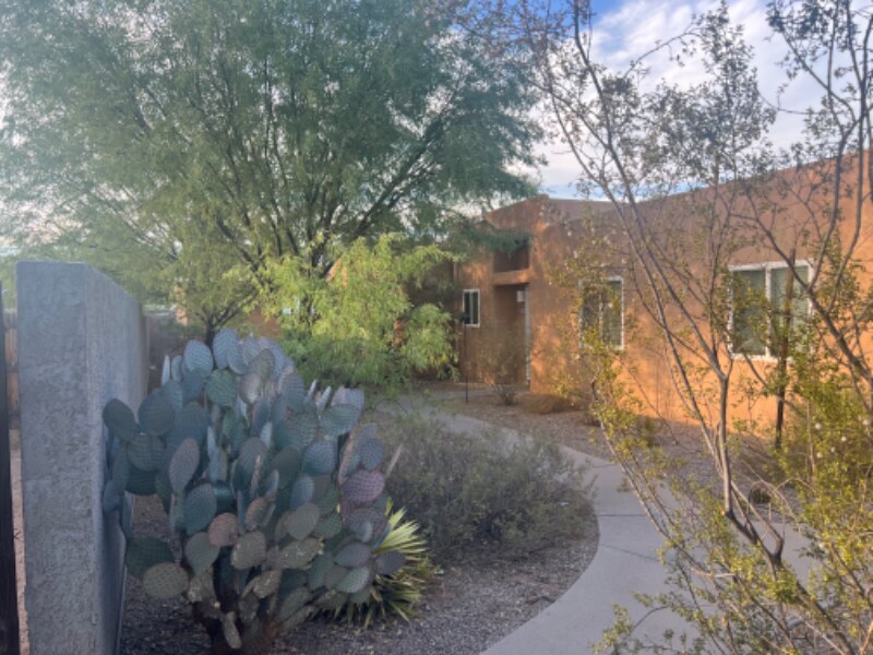 Primary Photo - 2110 N Bell Ave
