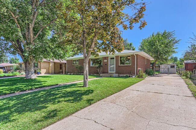 Foto del edificio - Beautiful Bungalow in Great Englewood Loca...