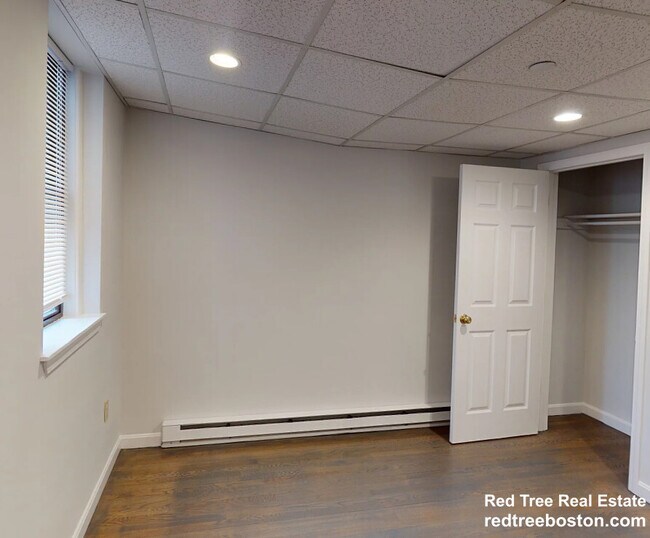 Building Photo - 77 Park Dr