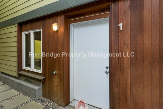 Building Photo - 2320 SE Morrison St
