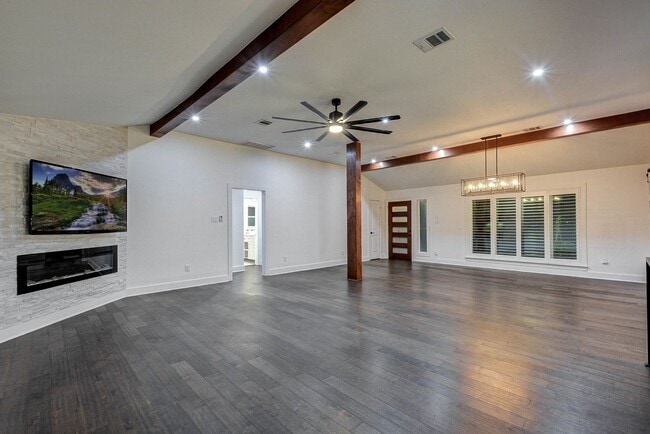 Building Photo - Stunning 3-bedroom, 2.5-bathroom house!