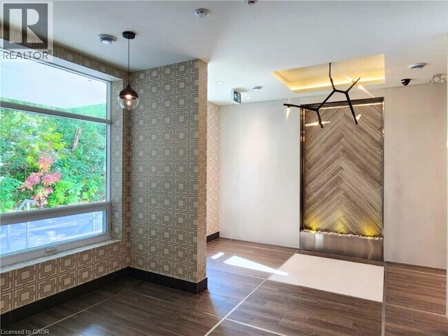 Photo du bâtiment - 479 Charlton Ave E