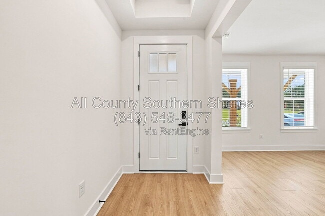 Building Photo - 3084 Claredon St