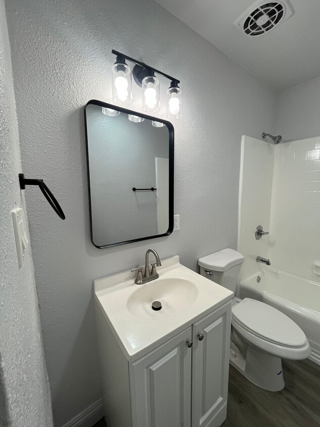 Photo - 3800 W 27th St (Los Angeles, CA)