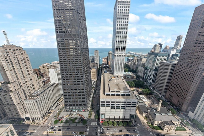 Building Photo - 111 E Chestnut St