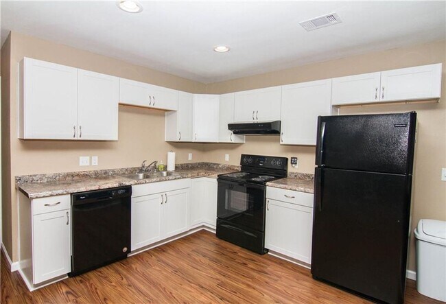 Building Photo - Beautifully updated home!