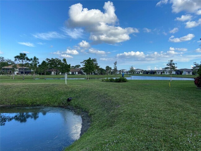 Foto del edificio - 13283 Pineapple Palm Ct