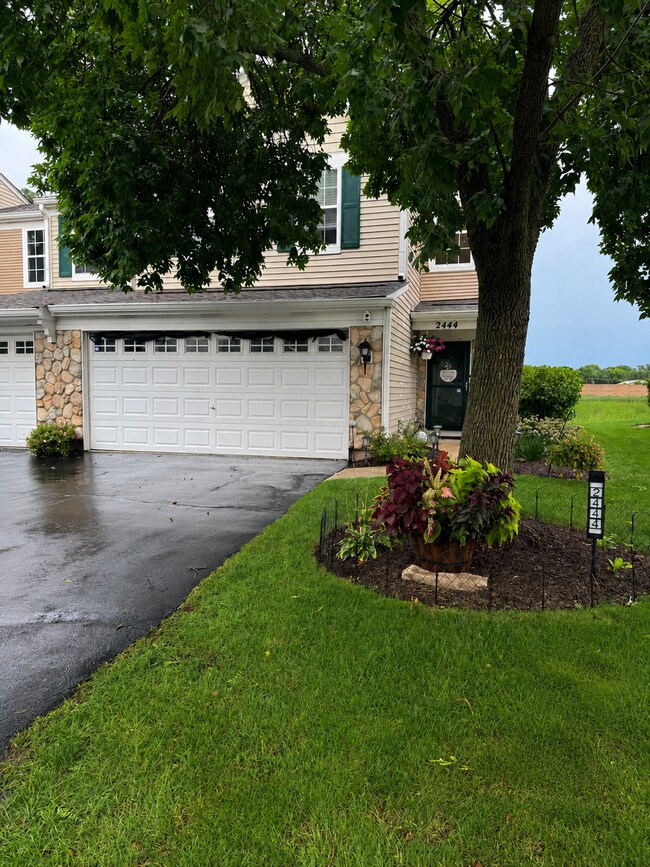 Foto del edificio - 2444 Oak Tree Ln